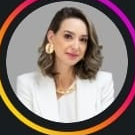 Imagem de aluna do curso de coordenação de araras