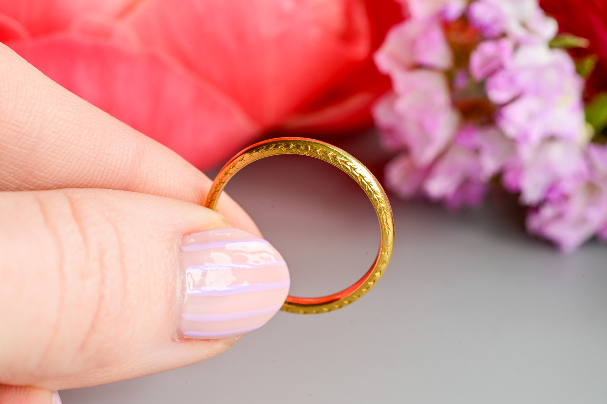 Art Deco 22 carat band ring laurel leaf engraved 2mm