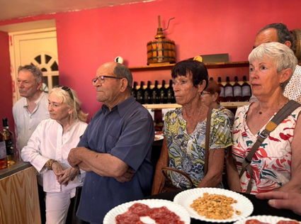 Dégustation privée de nos vins, organisée dans notre caveau de vente directe, à Vias, au Domaine RAMIA.