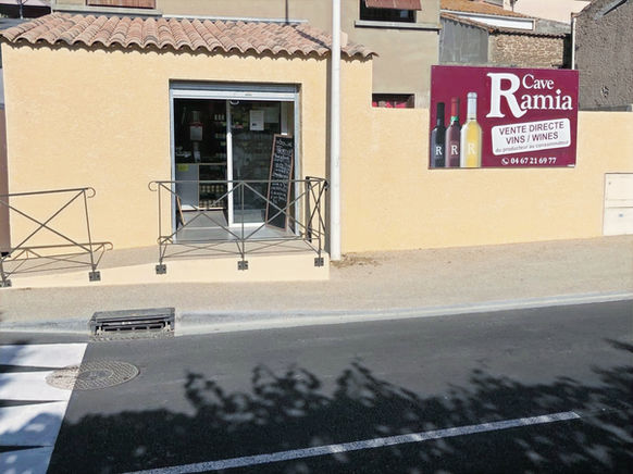 Caveau de vente directe du Domaine RAMIA, situé à Vias.