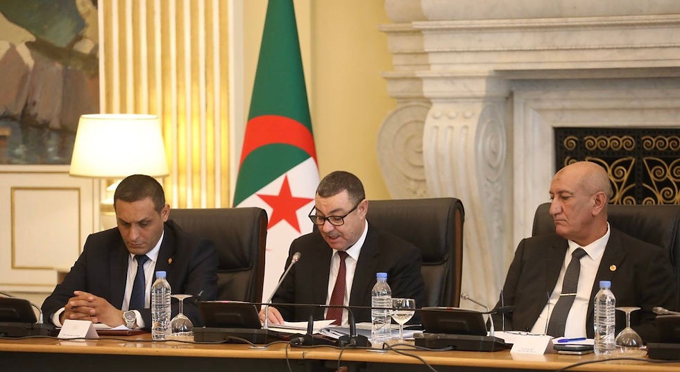 Code de la route : le gouvernement durcit le ton, la contestation enfle