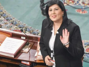 Tunisie: La présidente du parti destourien libre Abir Moussi renvoyée en correctionnelle