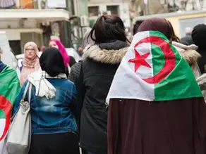 Algérie : levée du dernier verrou juridique sur la liberté de circulation des femmes
