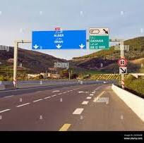 Au-delà des kilomètres: L’édification tardive de l'Autoroute Est-Ouest