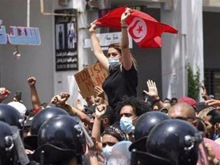 Tunisie: la chape de plomb judiciaire s'abat sur les avocats des prisonniers politiques