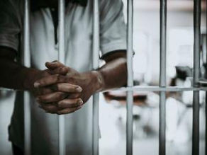 Un contrôle judiciaire interminable: l’arme de dissuasion contre les militants