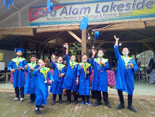 Kelulusan Siswa dengan Cara dan Suasana Berbeda