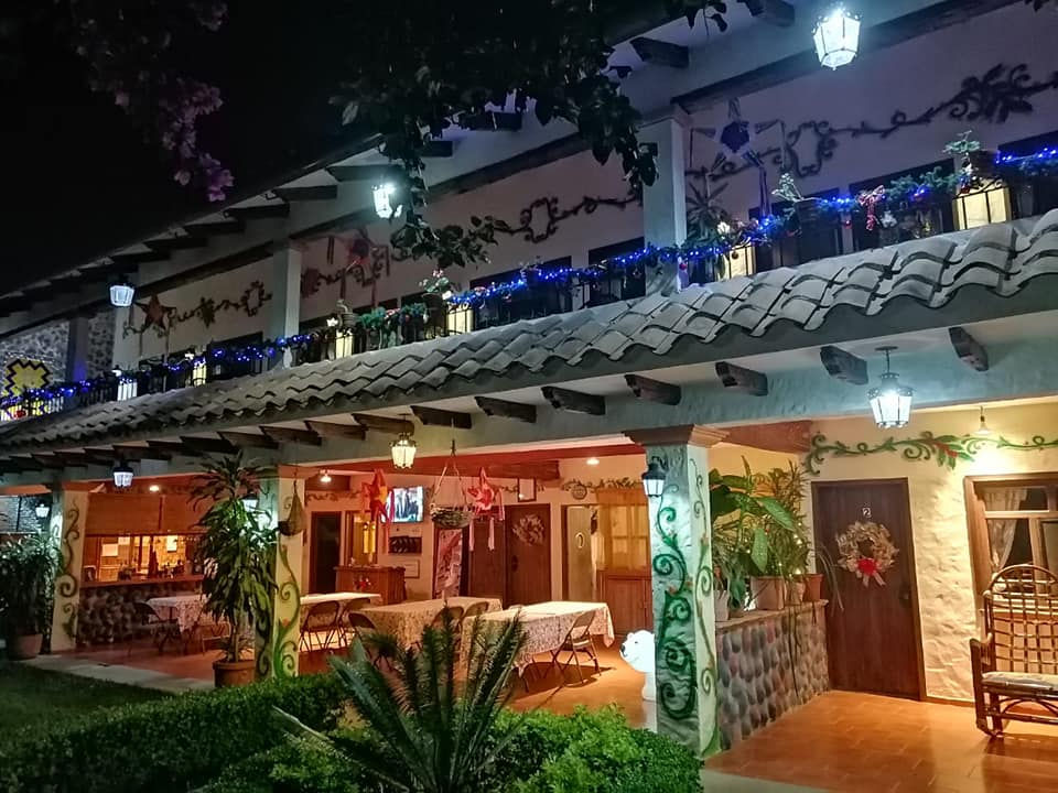 fachada noche