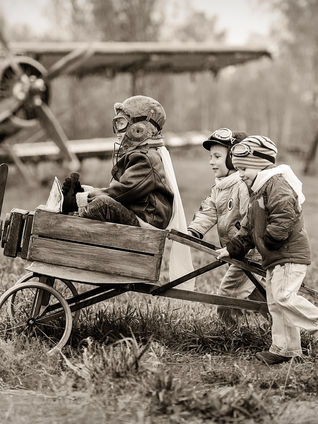 LEADING OTHERS: Leading Effective Teams