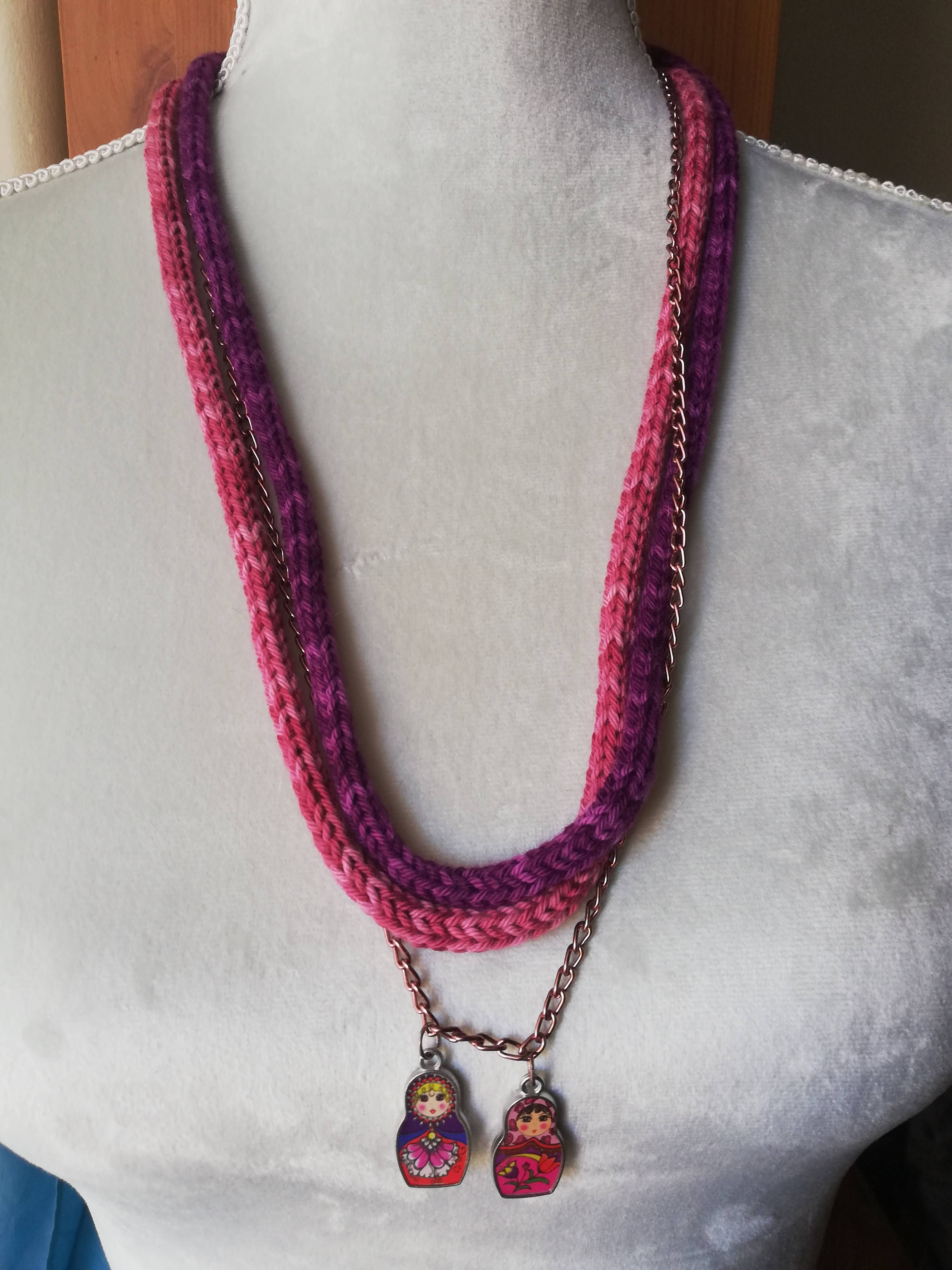 colar em tricotin 22