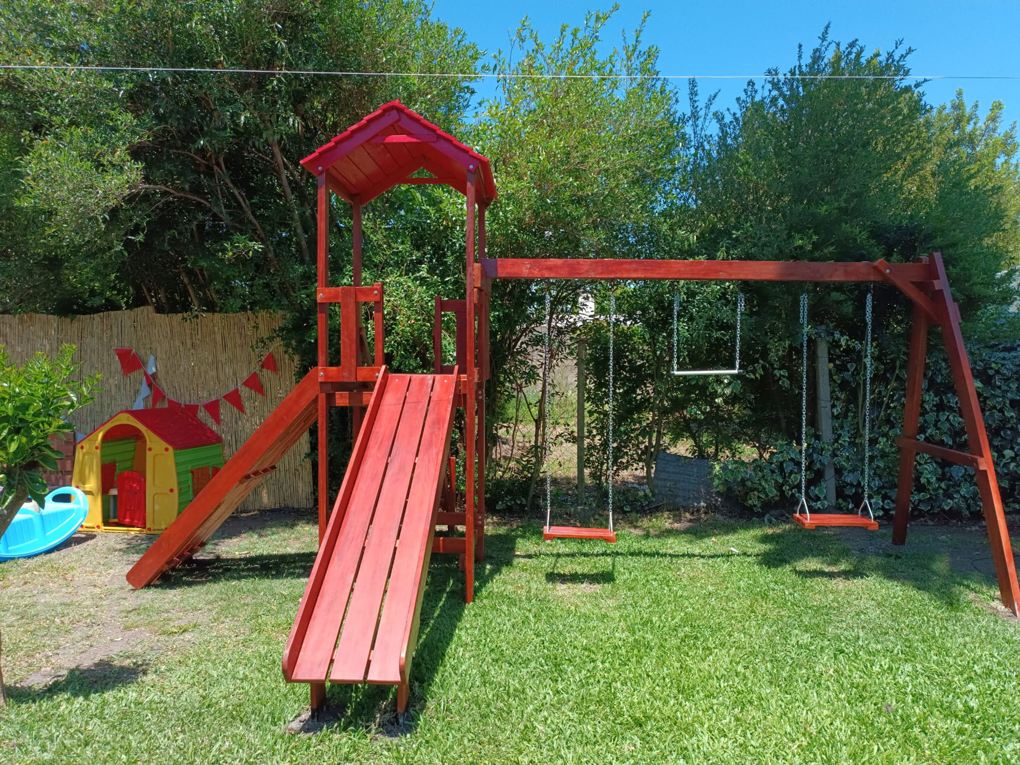 Torre, trepador, tobogan, 3 hamacas