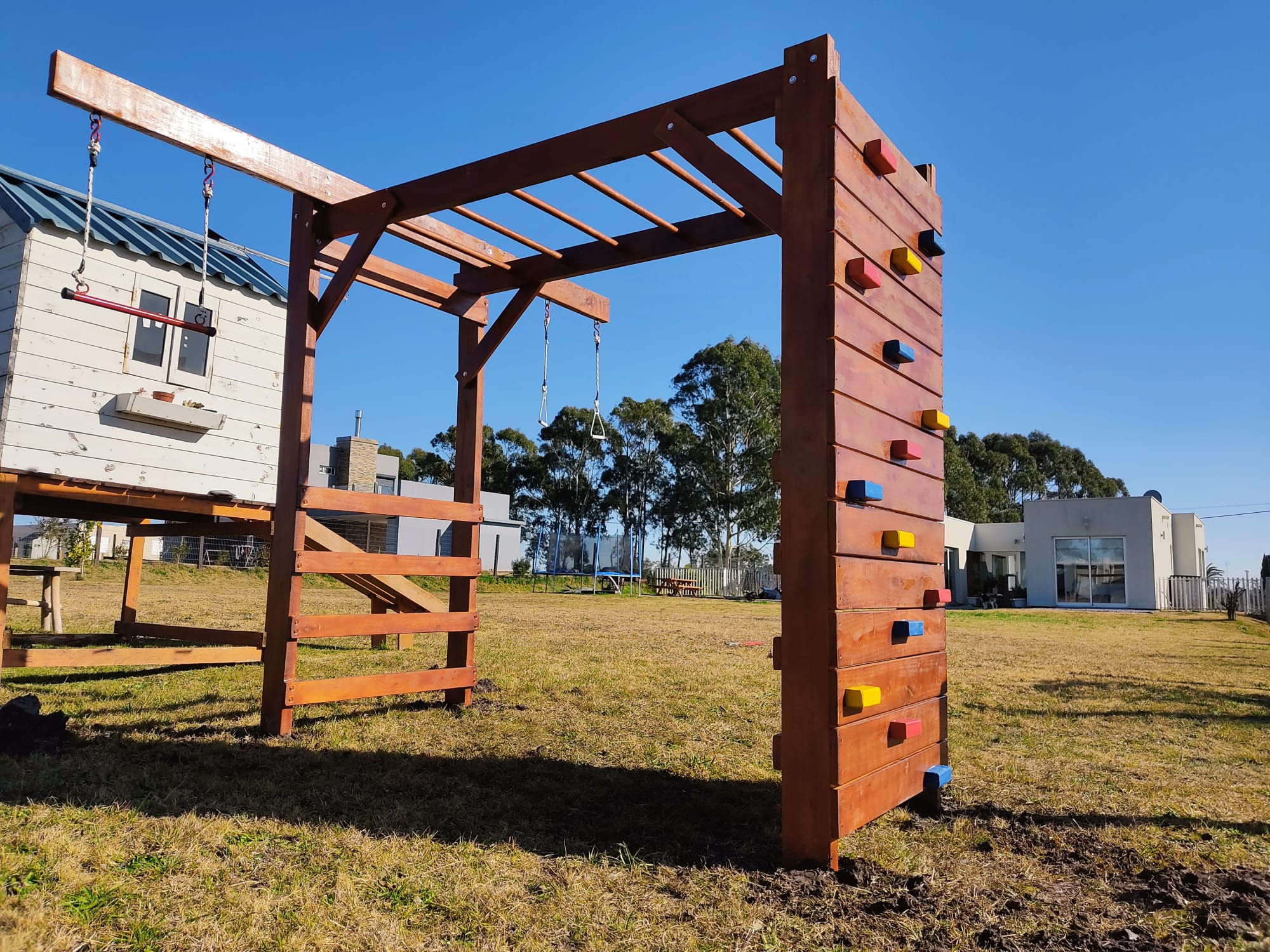 Pasamano con trepador vertical