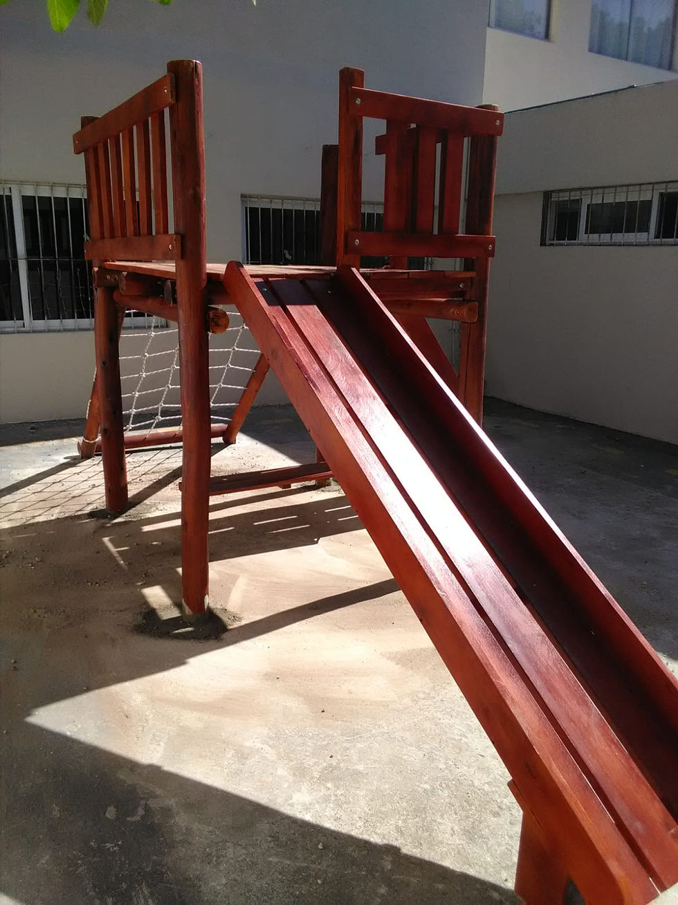 Miniatura: Torre con trepadores, tobogan, túnel