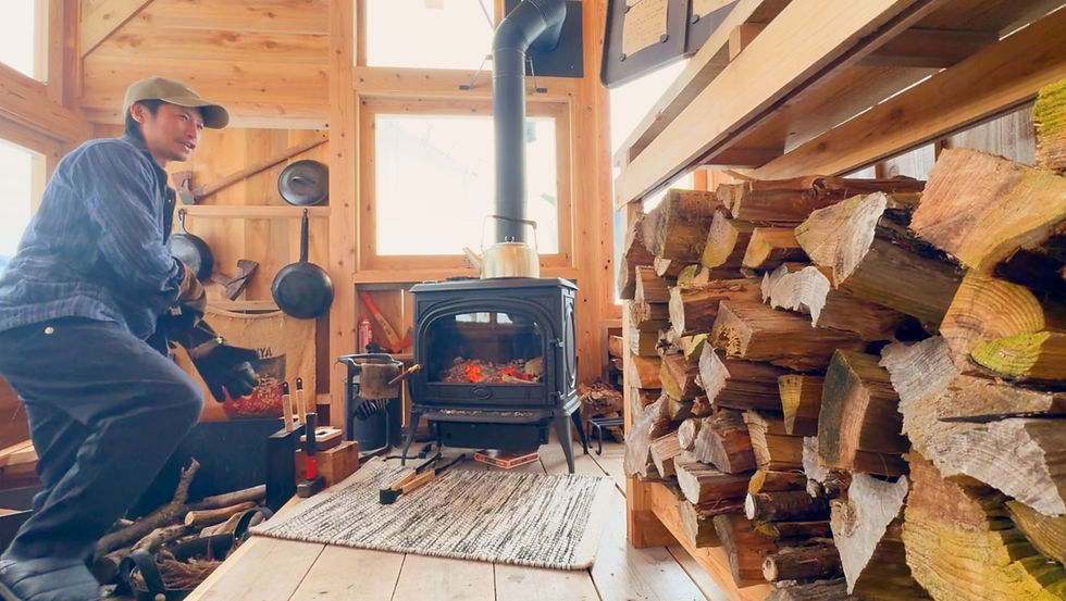 薪を準備するMATSUさん おもむろにグローブを装着する感じがシビレルざ