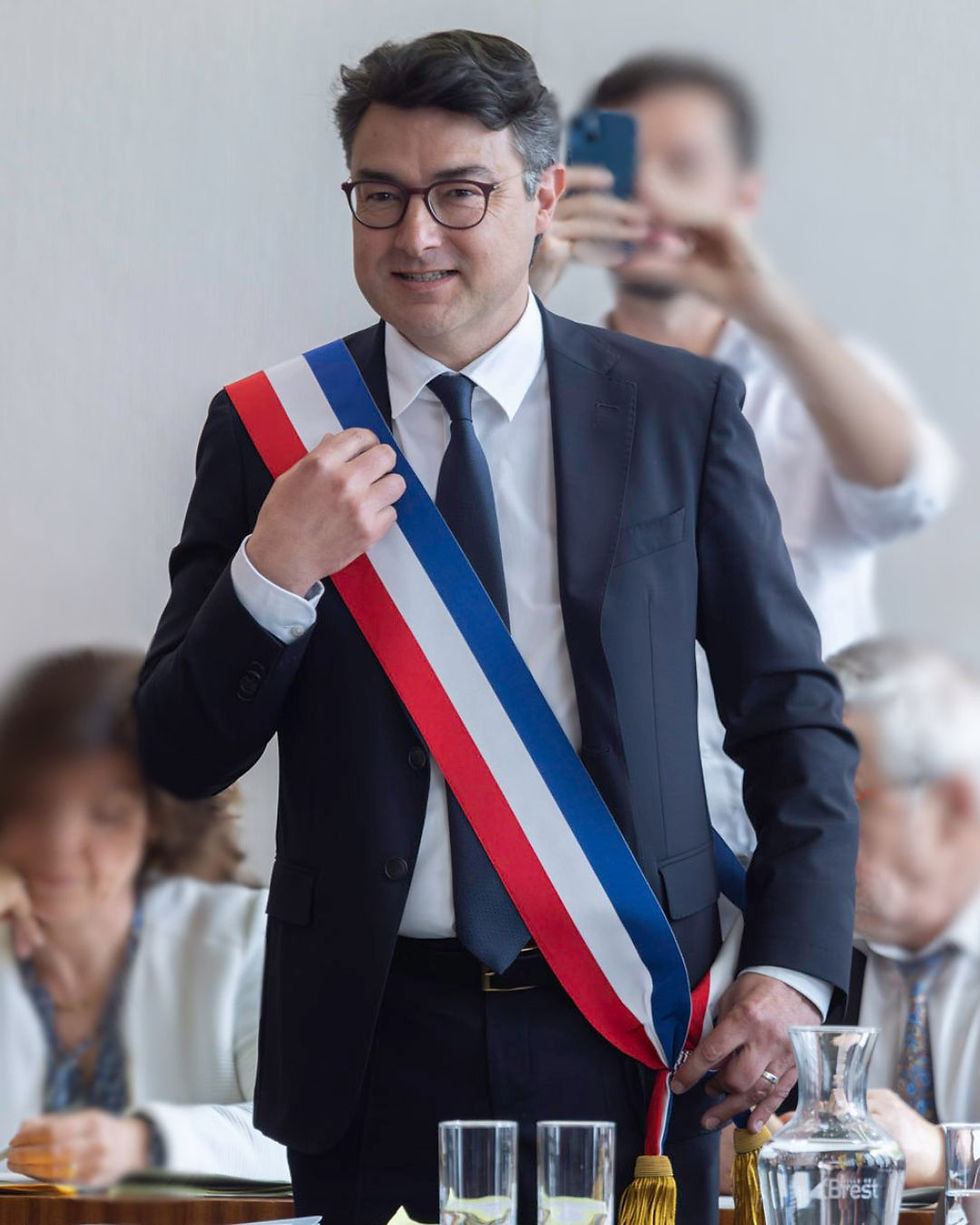 « Être élu maire de Brest deux fois dans la même séance, ça me fait quelque chose ! »