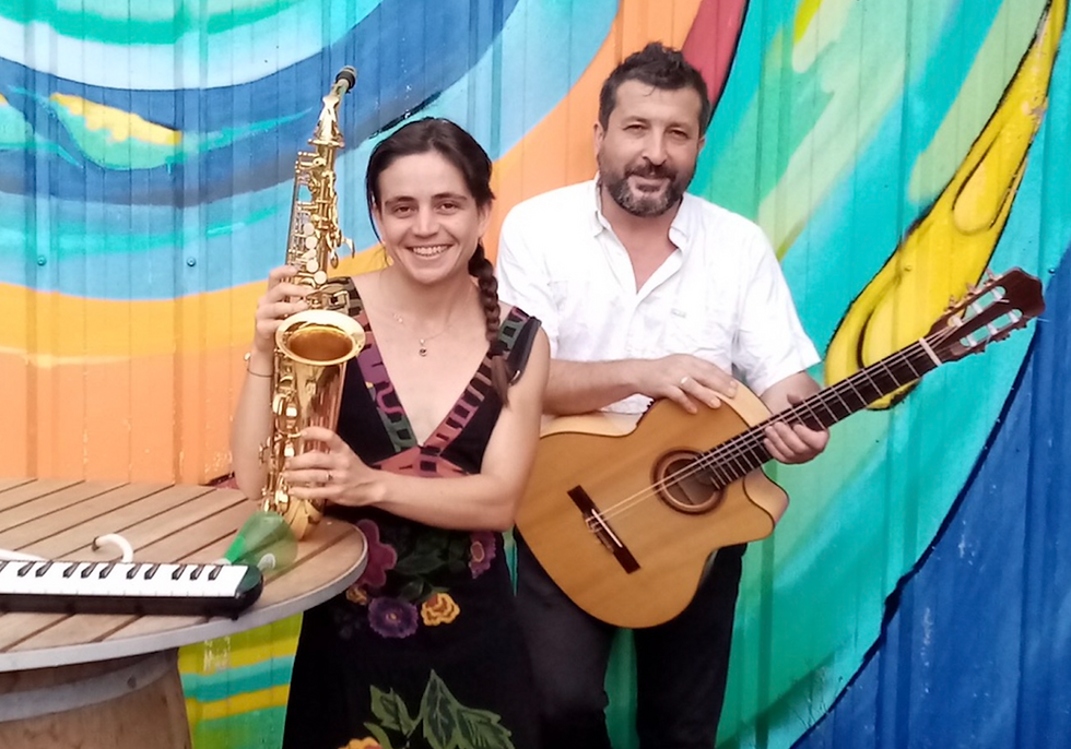 Concert Swinging Pool