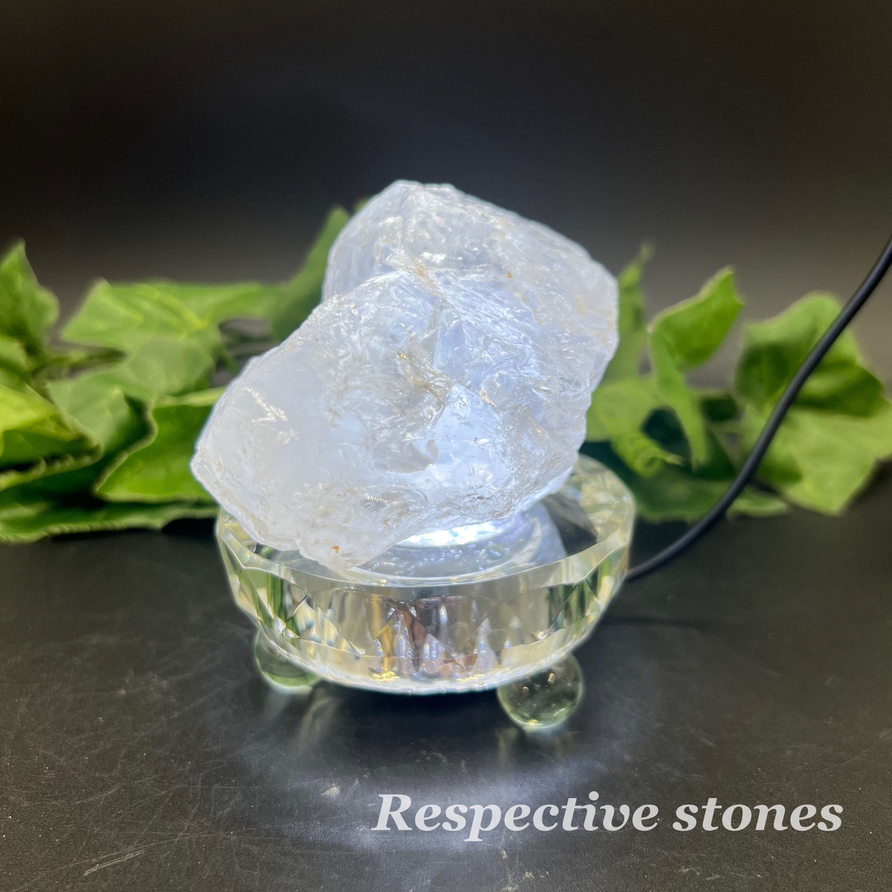 【限定品】セット商品★ラフカット水晶原石+LEDライト付き台座<LEDコードセット>(ランプのように使えます)/oki-111