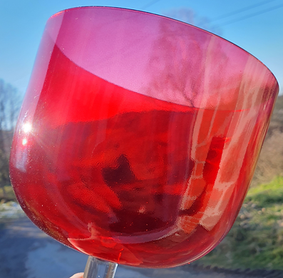 Bol de cristal avec manche rouge en Do4 - Yann Pochon - accompagnateur bien-être