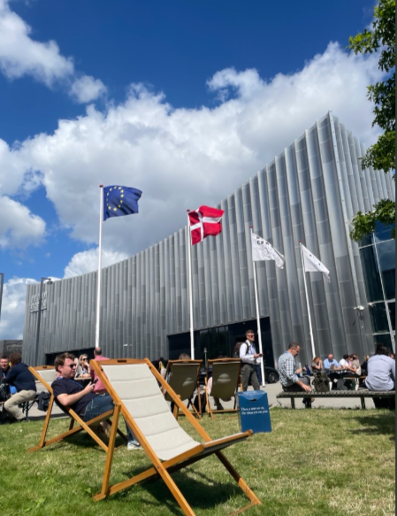 Attendees enjoy food trucks and sun chairs in between sessions at the conference venue. (Photo: Lotta Sihvo Matikainen)