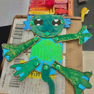 Cardboard lizard with moveable arms and legs