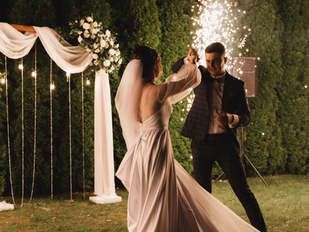 Bold & Modern Wedding Mood Board – Emerald, Black & Gold