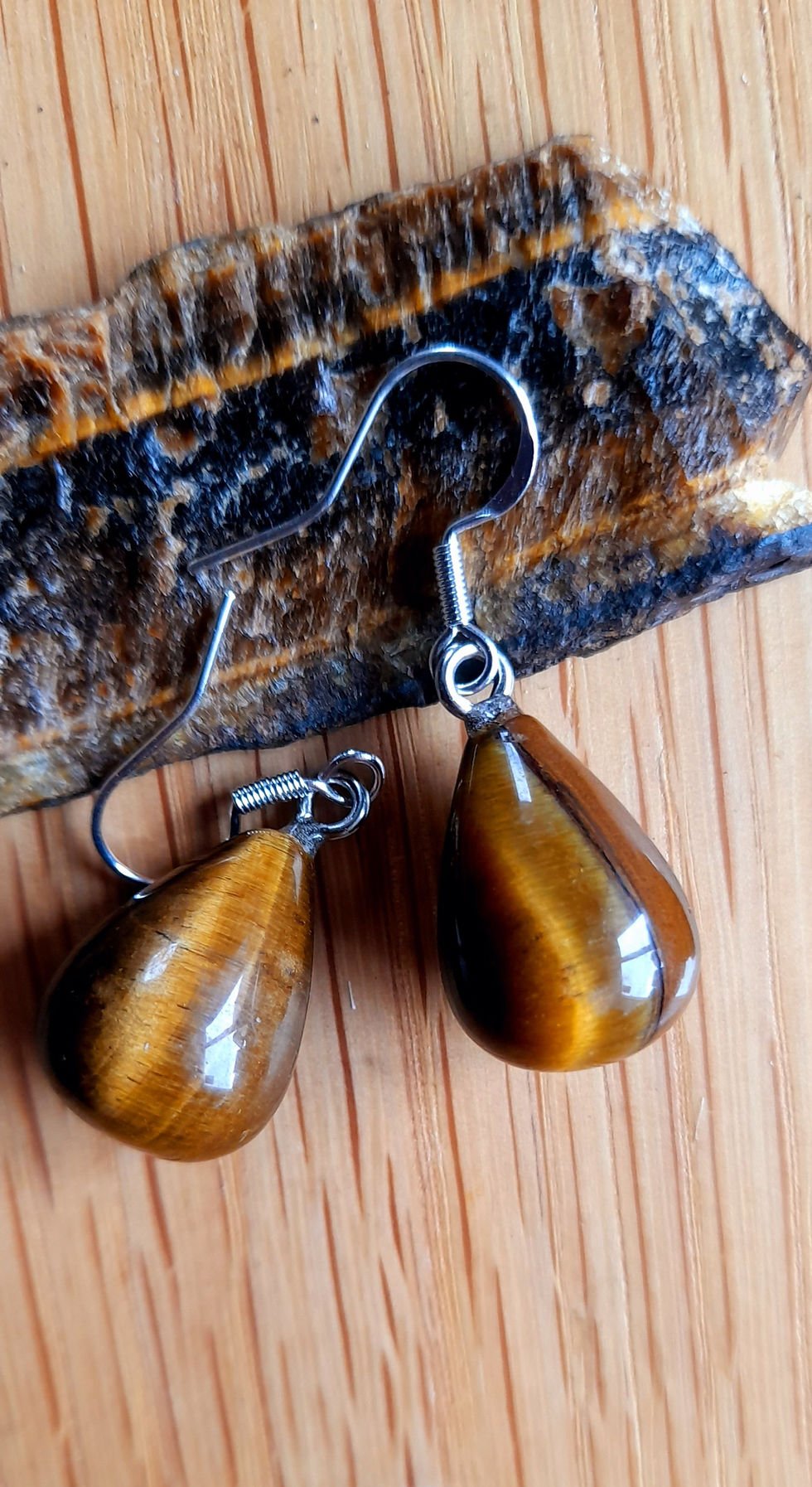 Thumbnail: Tigers Eye water drop earring