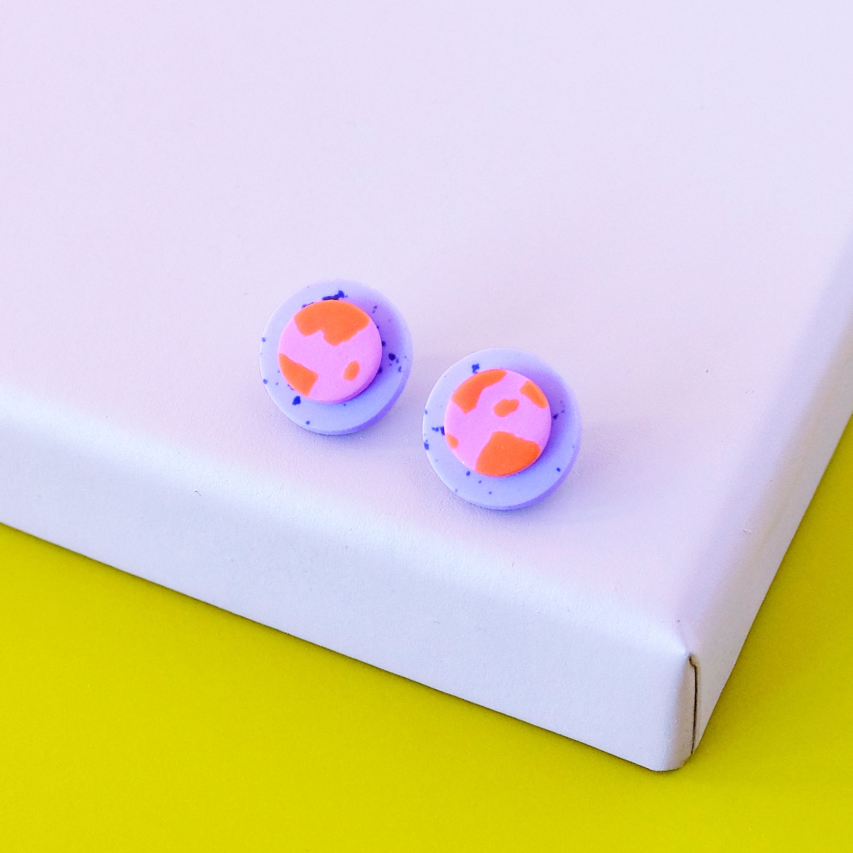 Colour splash double layer studs in lilac