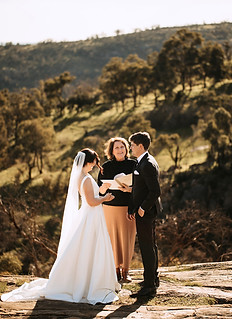 sabah-tom-bells-lookout-elopement-ceremo