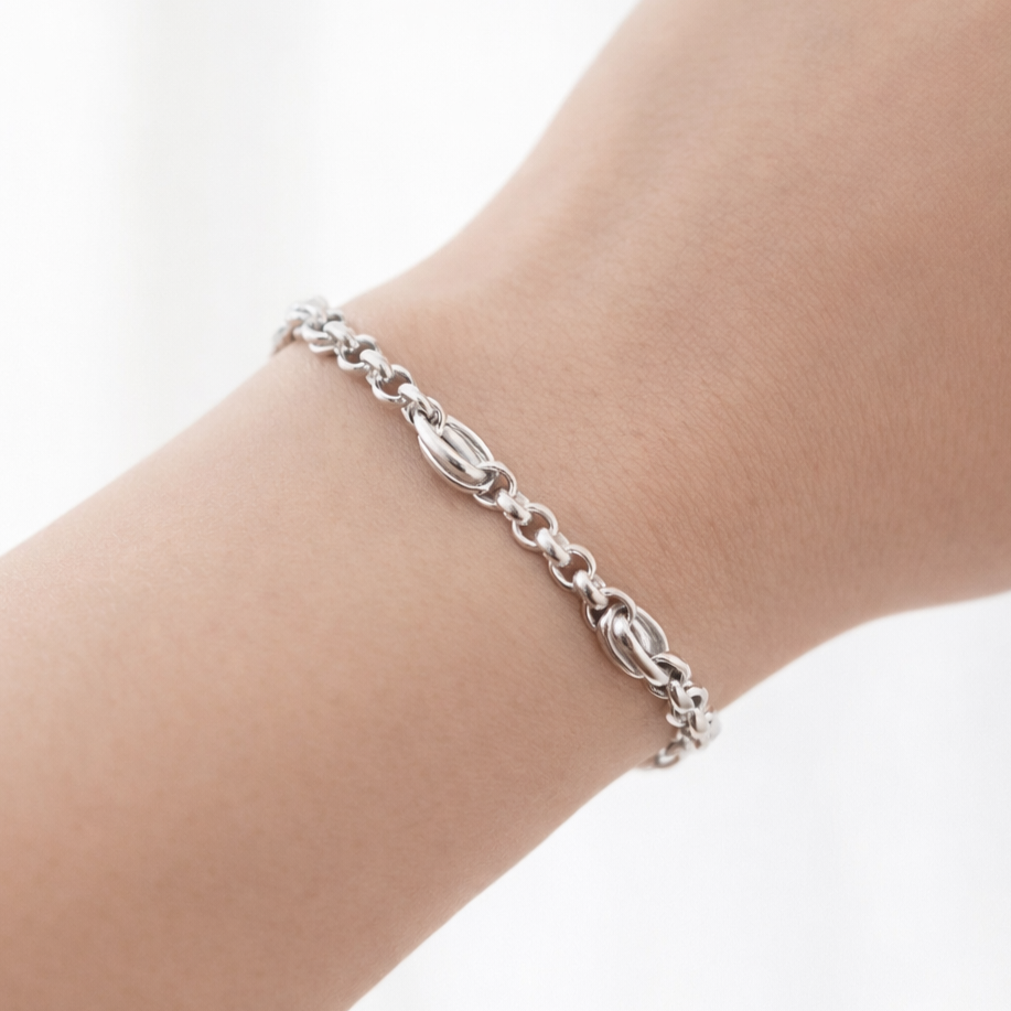 9 Carat White Gold Fancy Belcher and Double Oval Link Bracelet