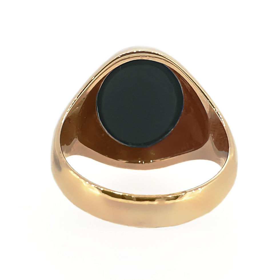 Thumbnail: 9 Carat Yellow Gold and Black Onyx Oval Signet Ring