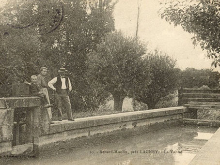 La carte postale du moulin ( Renard Moulin ) :