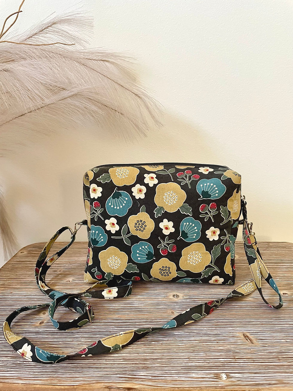 BORSA MORBIDA TRACOLLA CAMELIE