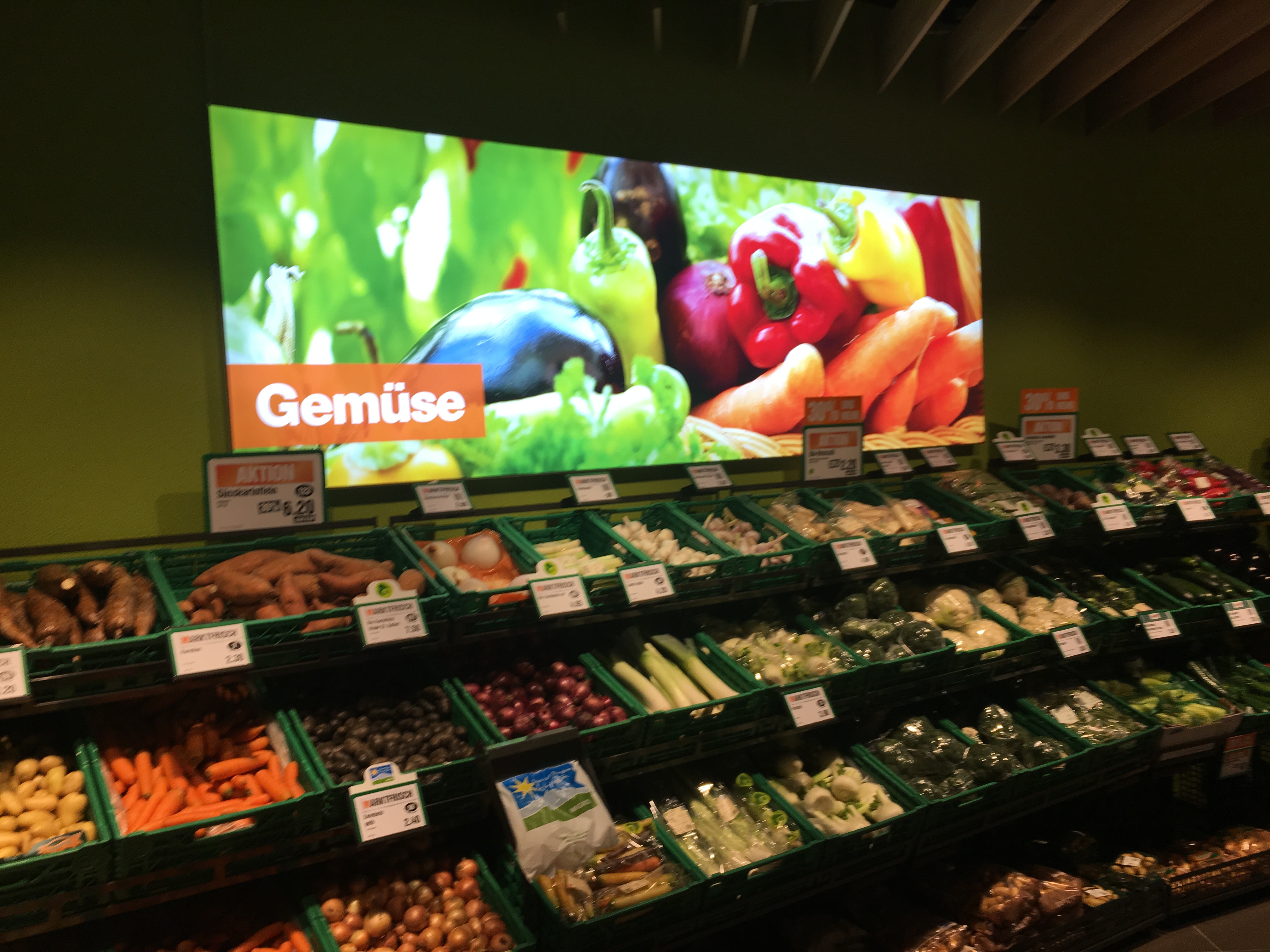 Werbetechnik für Ladenbau/Messebau/Retail & Event | ComRo Rohner AG