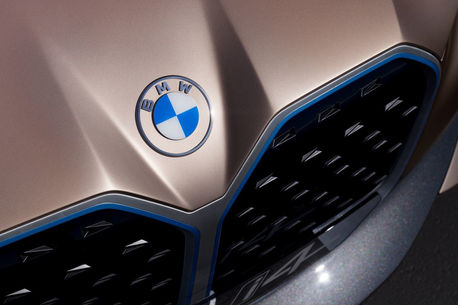 BMW i4 / FERRARI ROMA 2020