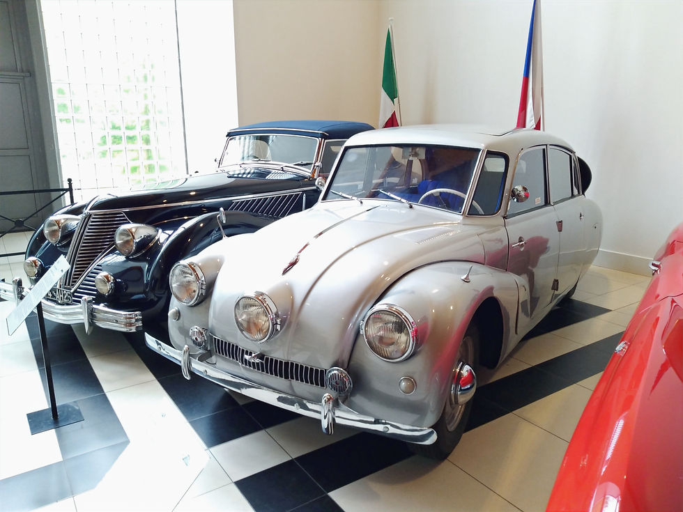 Tatra T87 i Lancia Astura