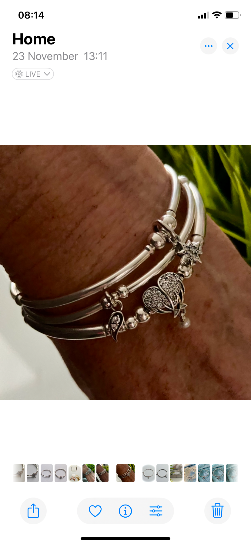Thumbnail: Silver Sparkling Angel Wings drop pearl Chunky Noodle Bangle