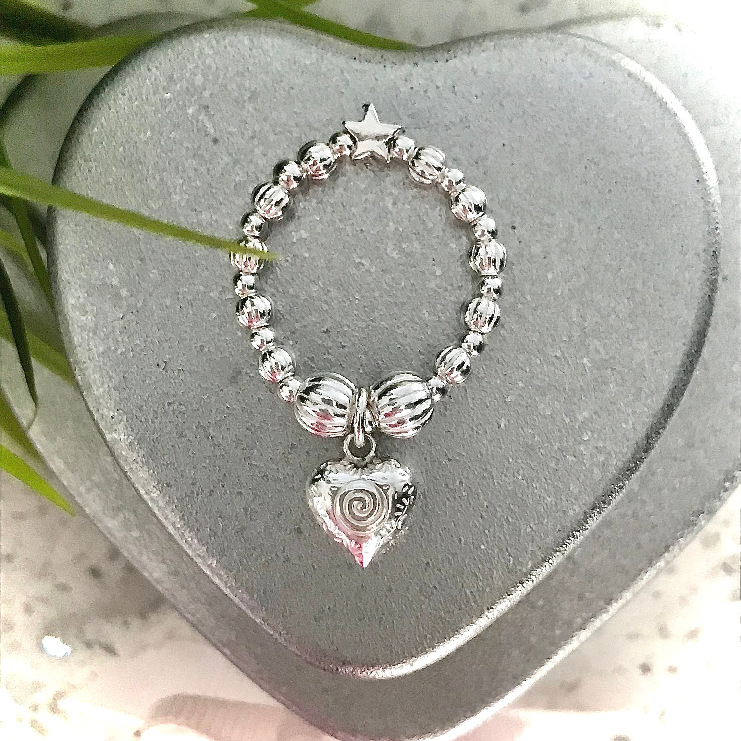 Kat & Star Jewellery 925 Sterling Silver Etched Puffed Heart Lantern Ring