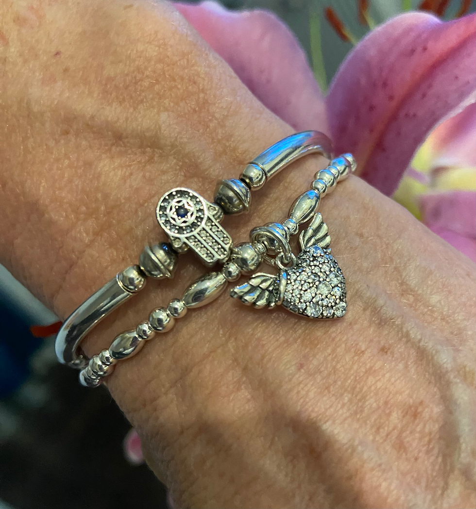 Thumbnail: Silver Sparkling Angel Heart Rice Bracelet