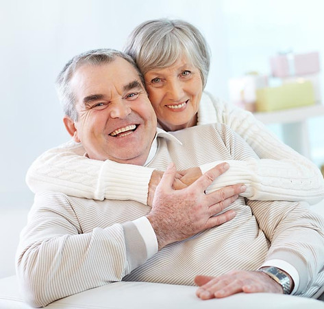 senior-couple-hugging-home-low-20.jpg