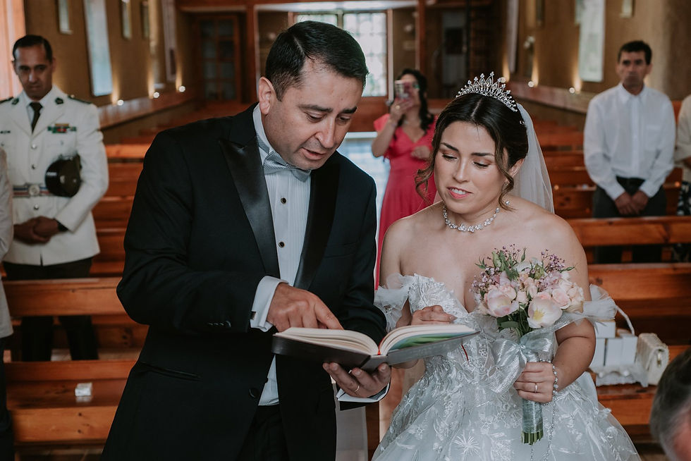 Novios en Parroquia de Ciruelos, Pichilemu.