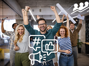 Colaboradores mostrando tarjetas de embajadores de marca en Linkedln employee advocacy.