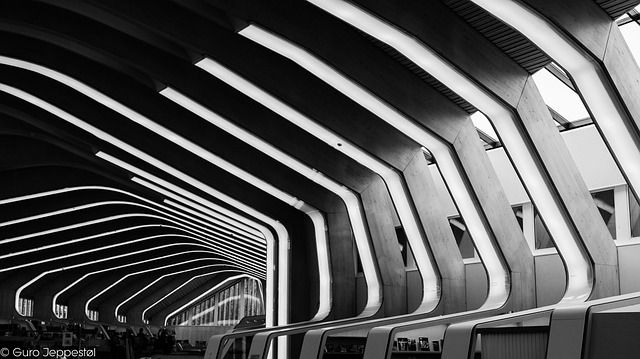 Twoje Myśli jak Krzywe Lustra – O Zniekształceniach Poznawczych