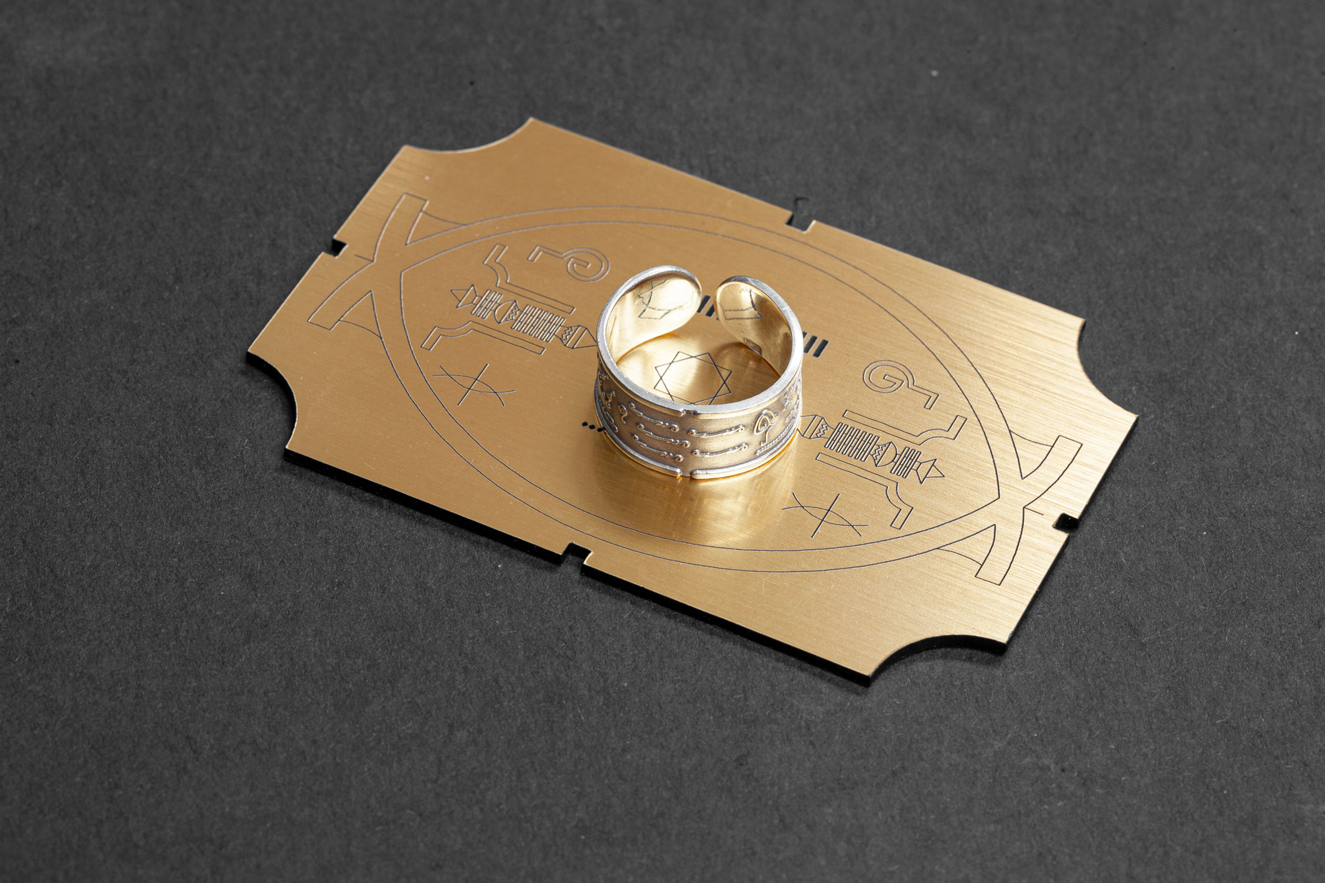 Biosignature Ring in 925 Silver with 5G Protection