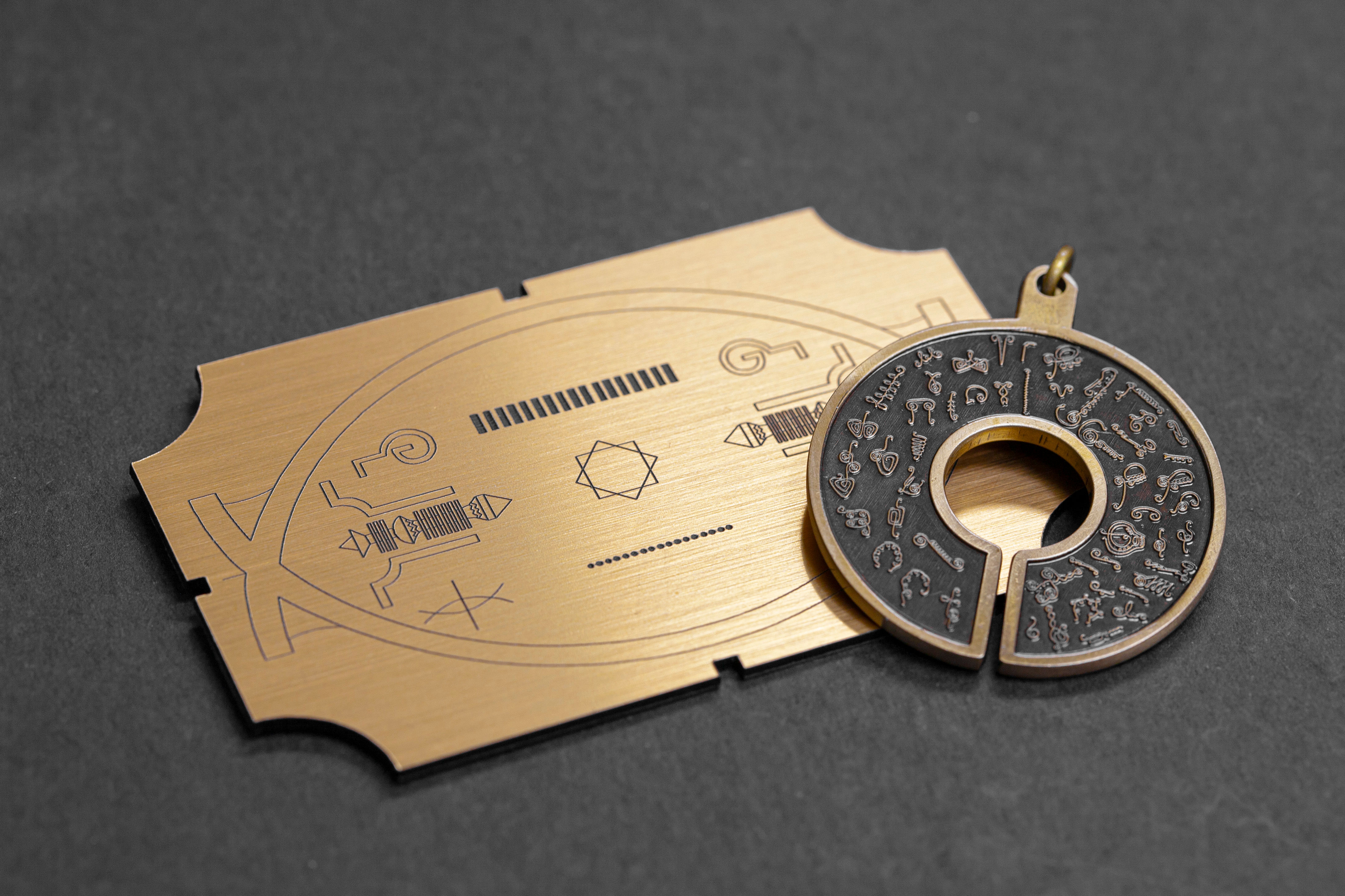 NEW 2019 ! BioSignautre Pendant - Bronze 生物圖像吊牌- 2019 (黃銅色)