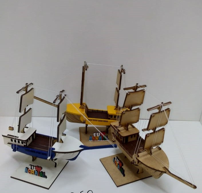 Barco de MDF cortado na laser
