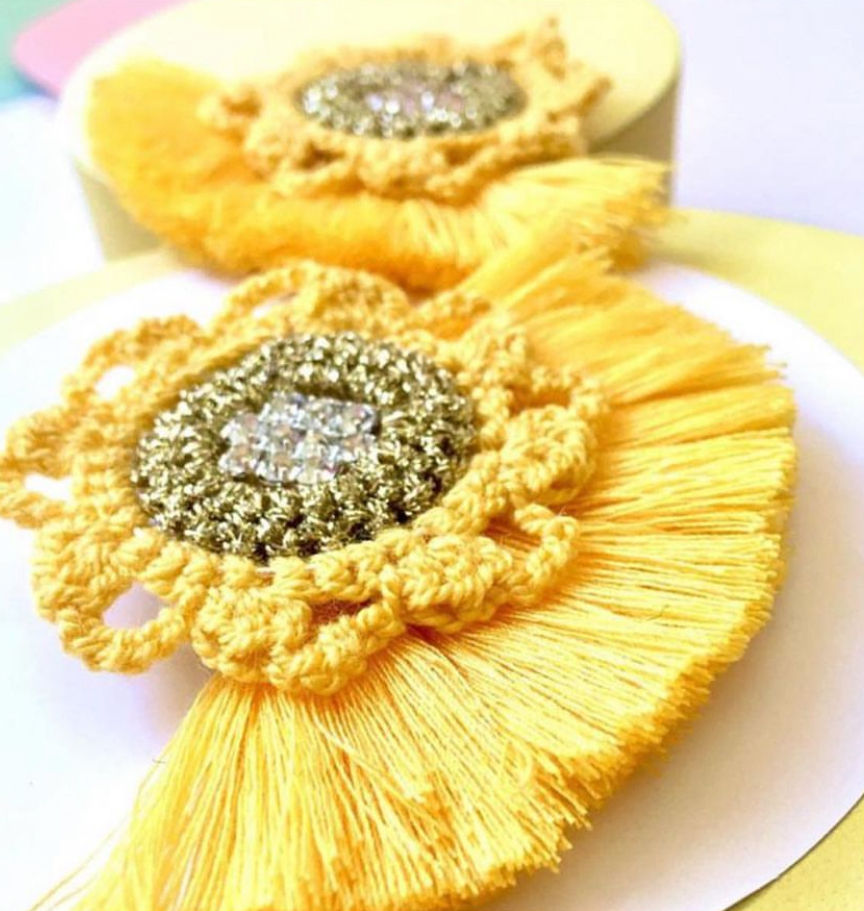 Thumbnail: Aros de mujer cortos con borlas 