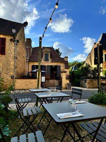Terrasse restaurant La Tour Sainte-alvère, crêperie