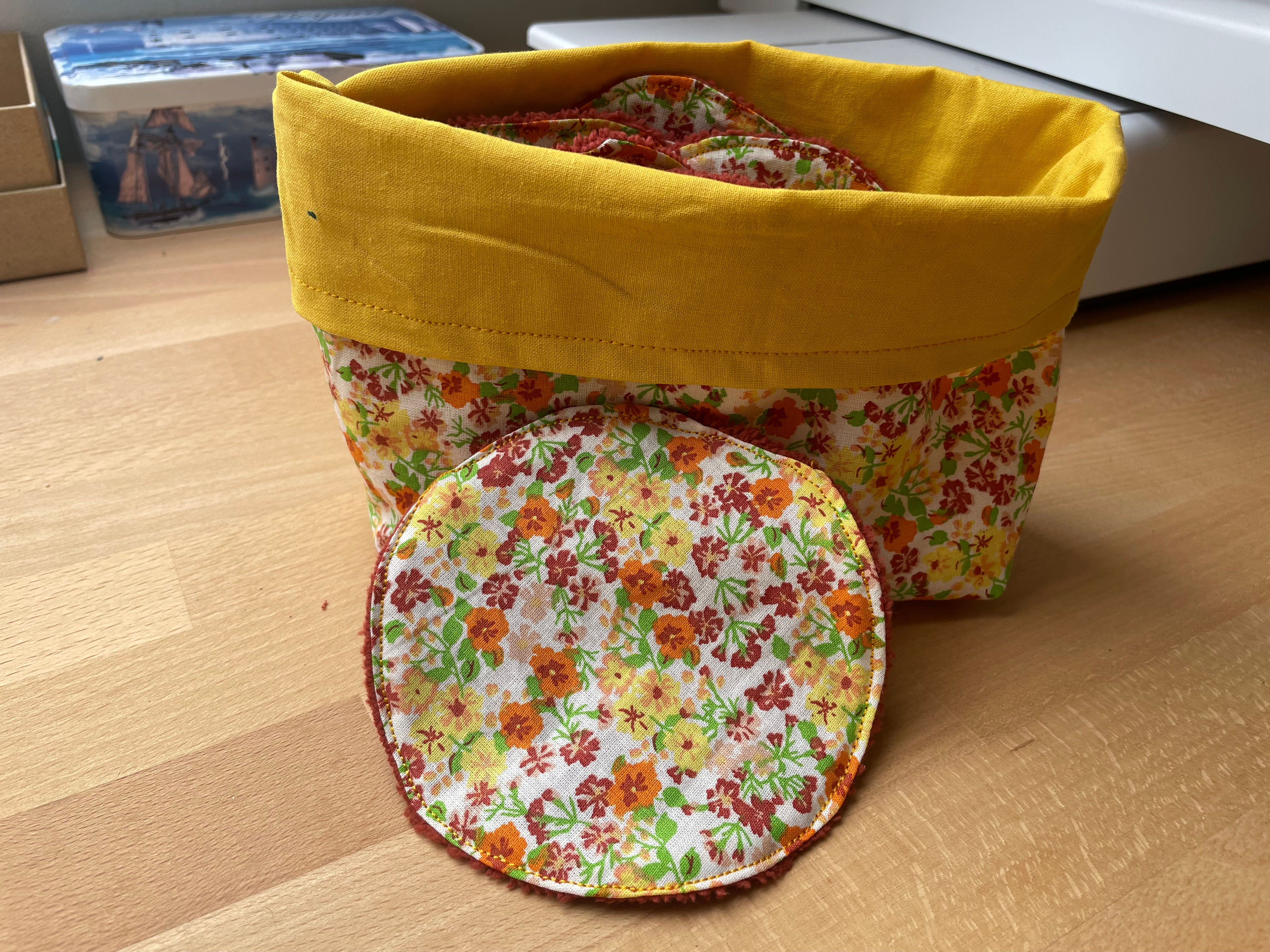 Panier avec 8 lingettes démaquillantes