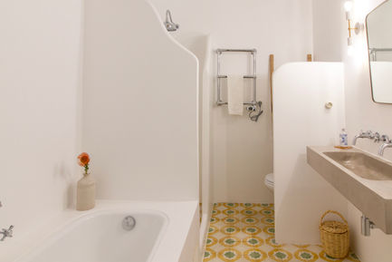 bathroom 1.jpeg
