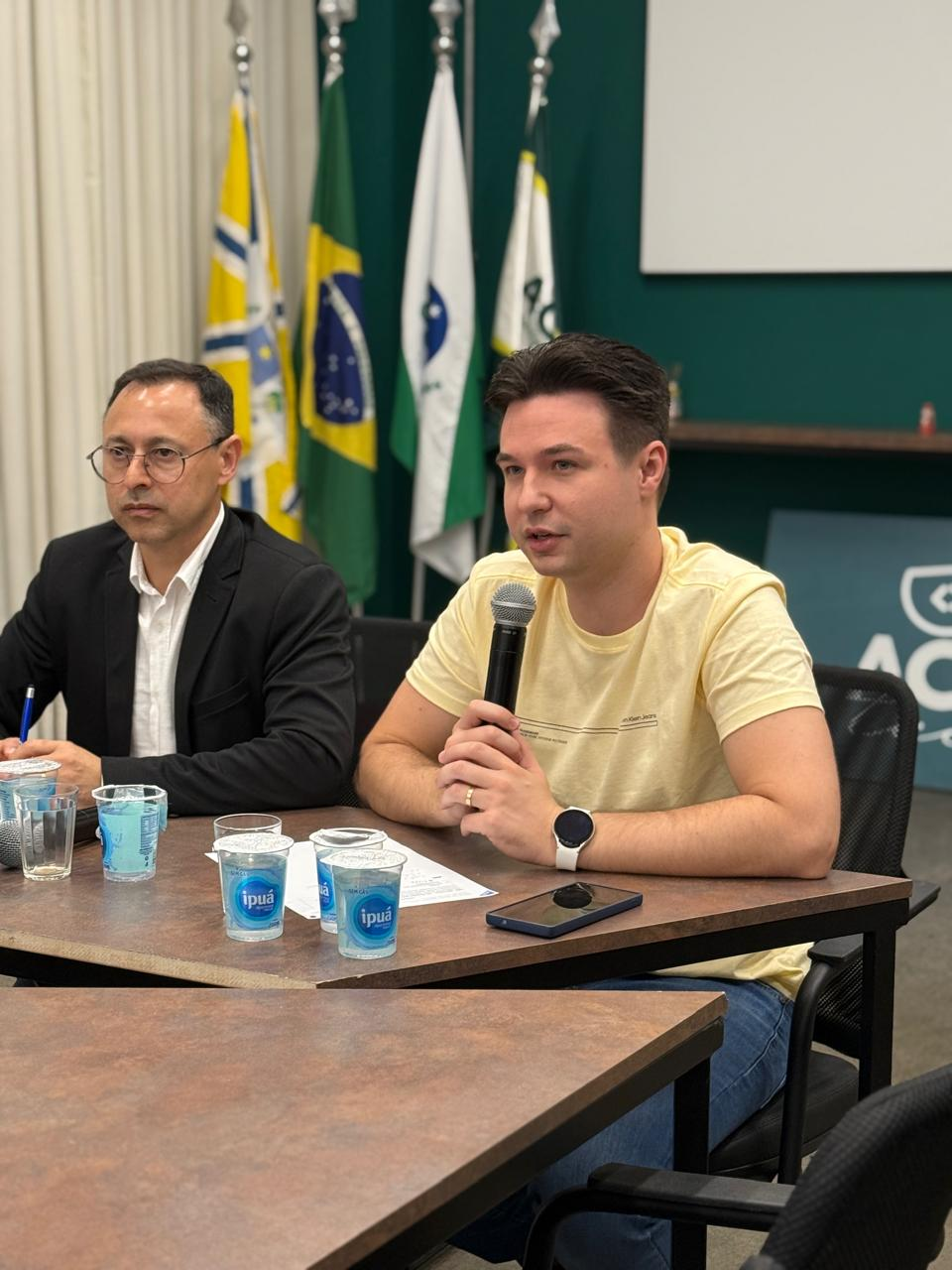 Joares Ribeiro, diretor superintendente da Acefb e Rafael Menegotto, presidente da Acefb. Crédito: banco de imagens/Acefb.